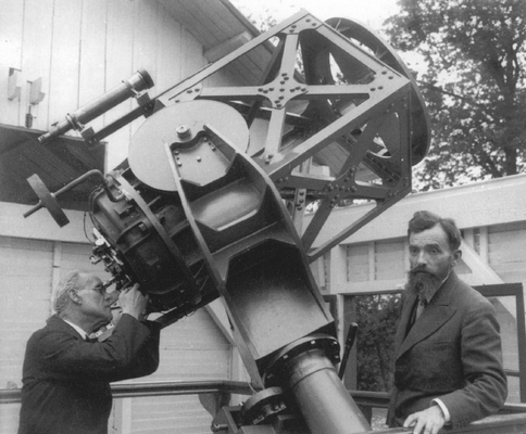 The First Ritchey-Chretien Telescope, 19.9-inch aperture, c1930  George Willis Ritchey at the telescope and Henri Chretien on the right.jpg